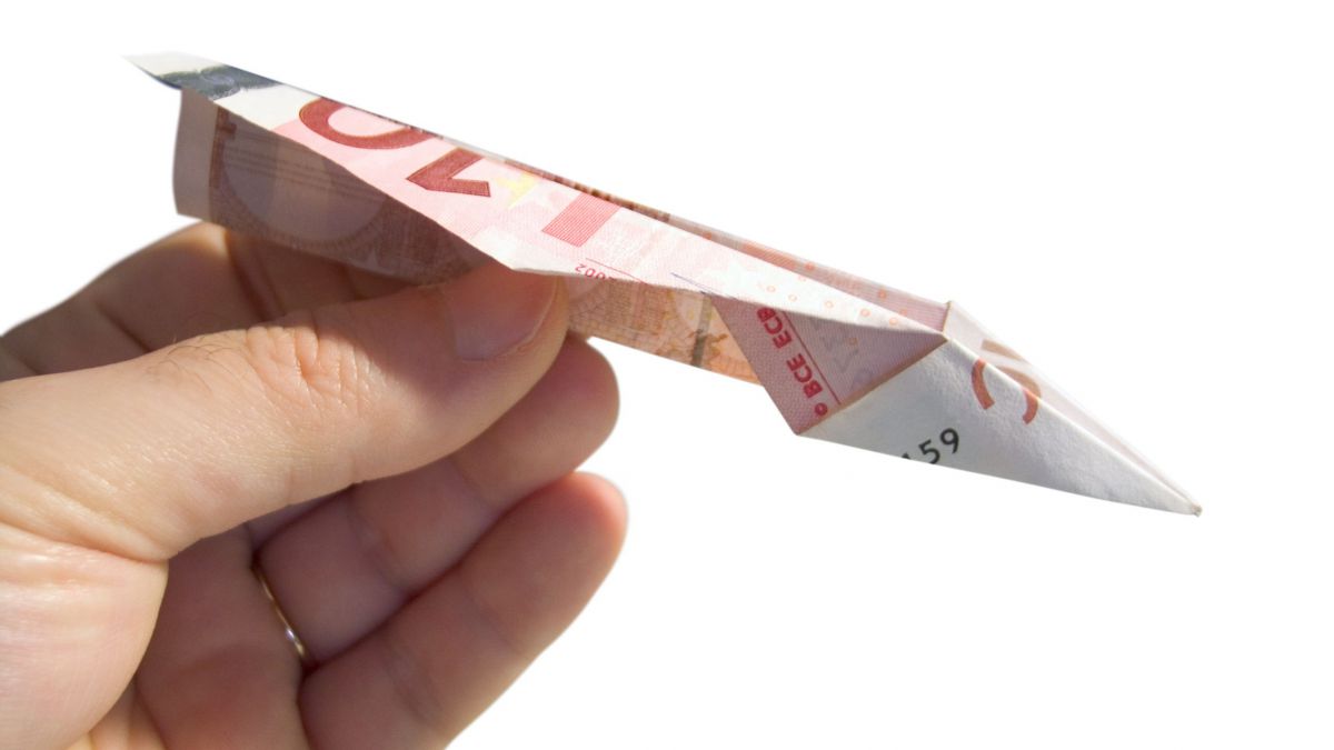 Scădere de peste 30% a transferurilor bănești din străinătate în favoarea persoanelor fizice,în perioada ianuarie-noiembrie 2015