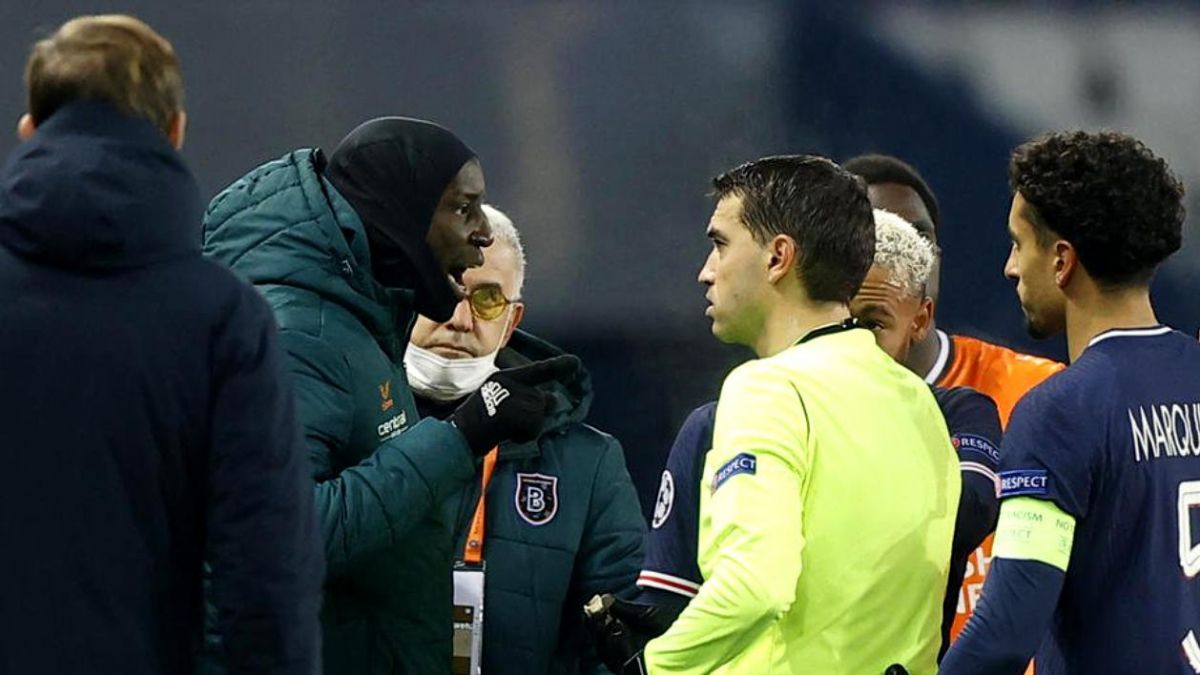 Scandal de proporții la meciul dintre Paris Saint-Germain şi Istanbul Başakşehir. Arbitrul român Sebastian Colţescu, acuzat de rasism (VIDEO)