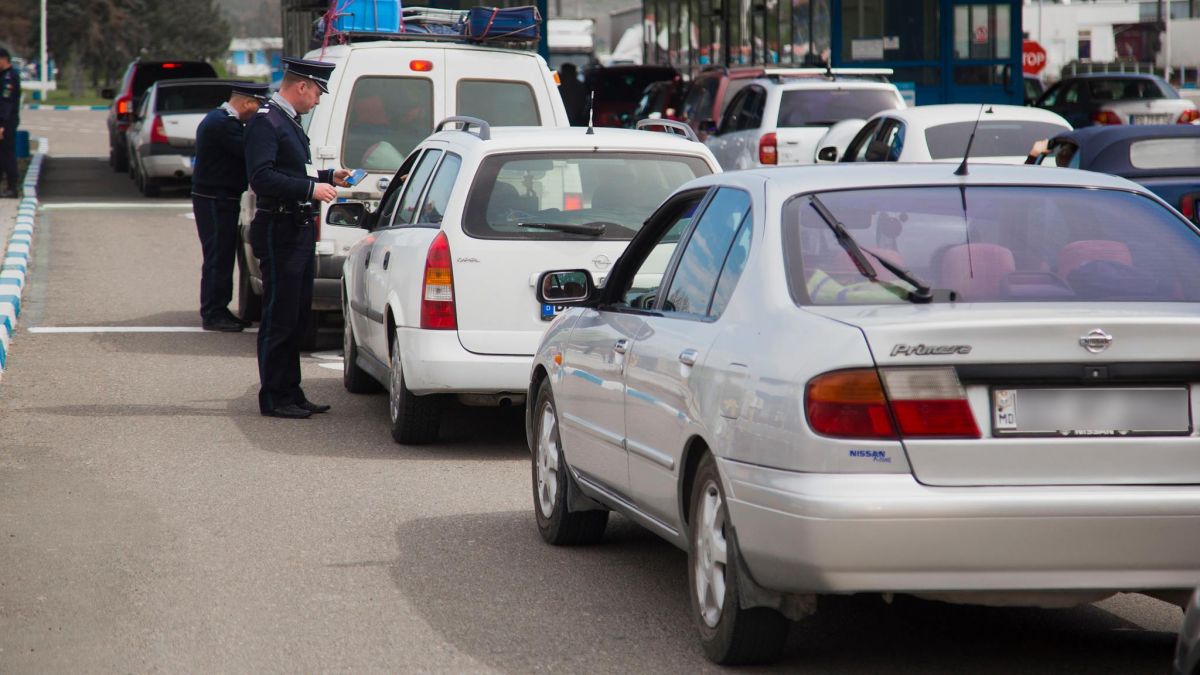 Scăpau de autoizolarea la revenirea în țară prin contracte fictive de muncă. Suspecții au ajuns pe mâna oamenilor legii