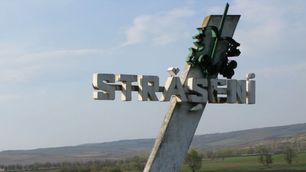 Scara unui bloc de locuit și o gospodărie din orașul Strășeni au fost plasate în carantină