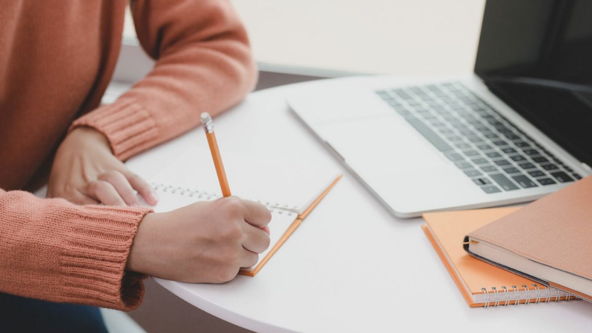 Se pregătesc pentru un nou an școlar? Ministerul Educației va lansa un Program național de alfabetizare digitală a profesorilor