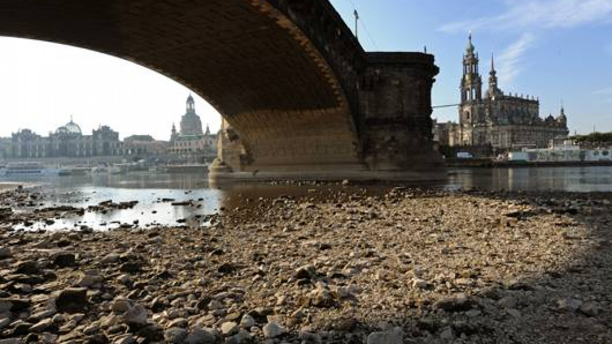 Secetă: Navigaţia pe Rin ar putea fi oprită din cauza nivelului redus al apelor