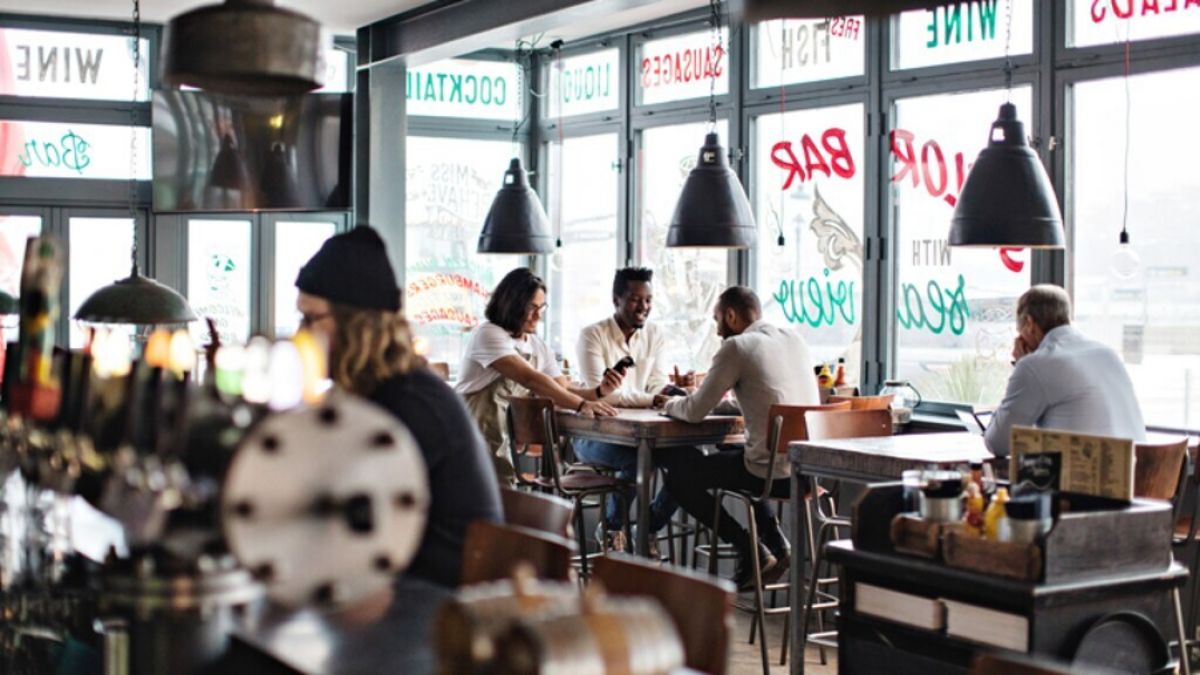 Sectorul HoReCa din capitală va primi scutire de 50% la plata impozitului pe perioada menținerii Codului Roșu