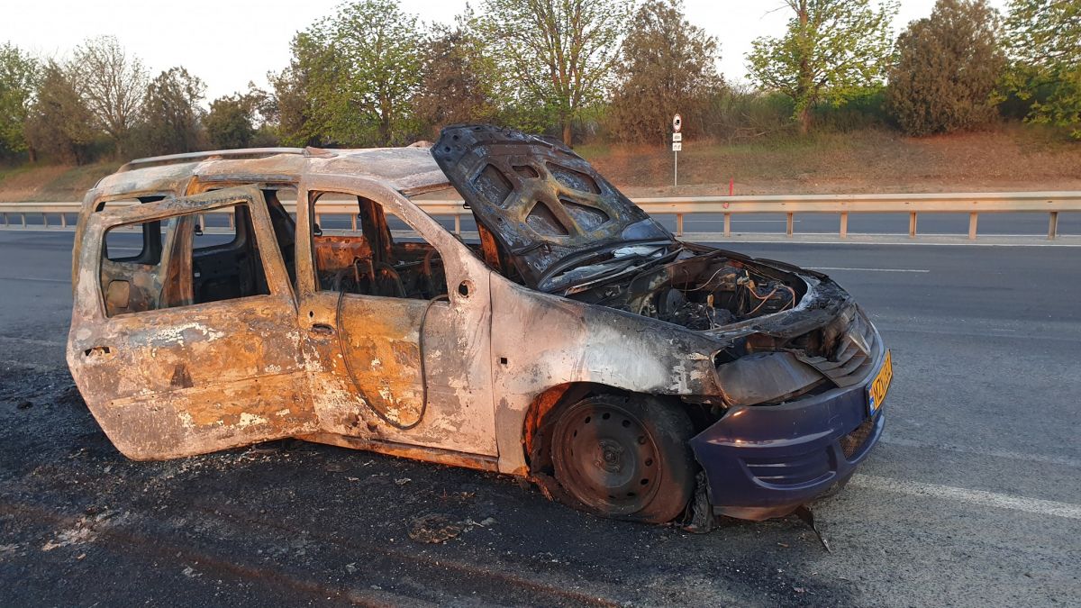 Sectorul Rîșcani: O mașină de taxi, mistuită de flăcări în această noapte