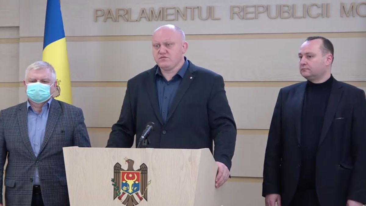 Socialiștii insistă pe „lustrația și curățarea autorităților statului”: „Îi chemăm pe acei oameni buni și lucizi să voteze pentru acest proiect”