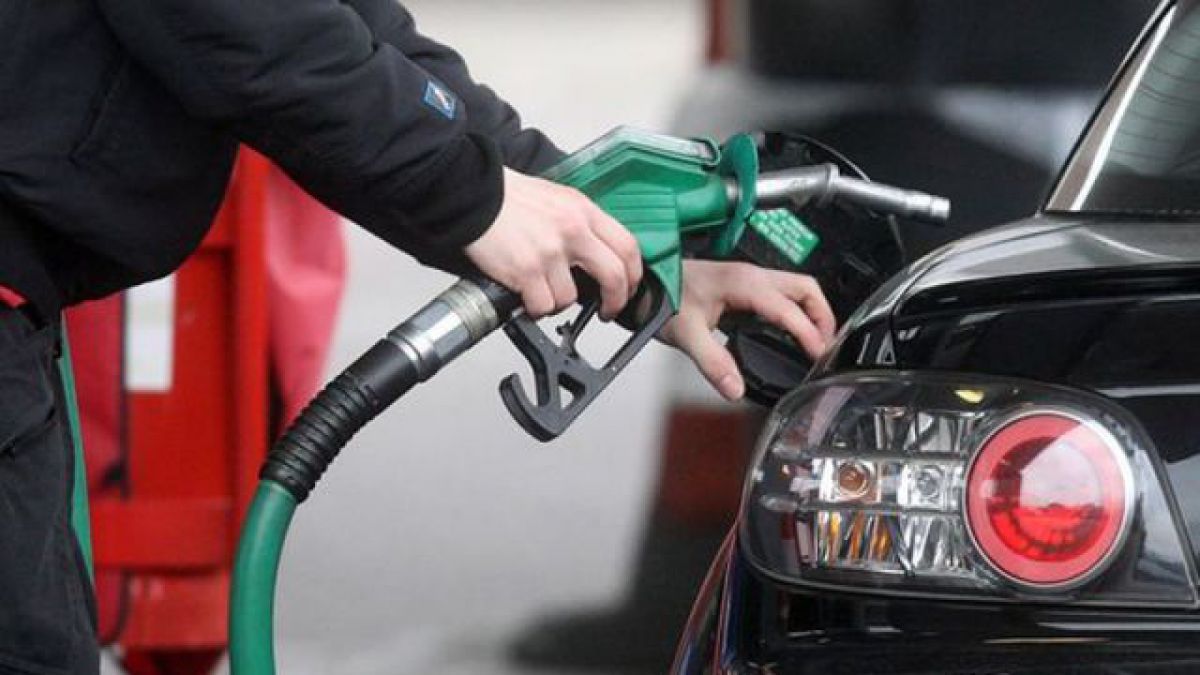 Șoferii, nemulțumiți de scumpirea carburanților. Vor protesta în Piața Marii Adunări Naționale