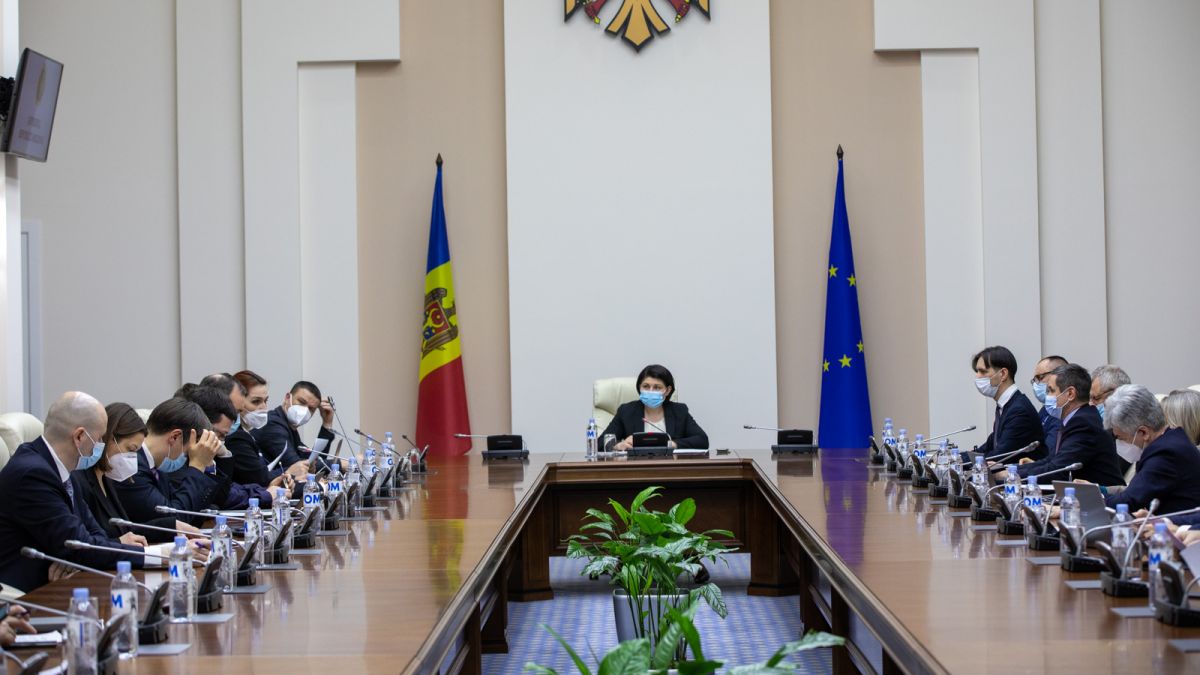 Solicitări de azil simplificate și centre de plasament pentru refugiați. Cele 13 măsuri adoptate pe perioada stării de urgență