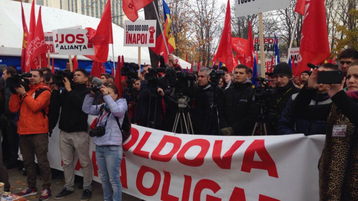 Sondaj. 1/5 moldoveni susțin cenzura presei, interzicerea protestelor și a partidelor de opoziție