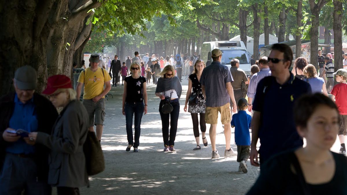 SONDAJ. Peste 70% din moldoveni cred că reformele implementate nu sunt eficiente
