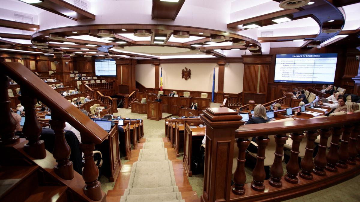 Sondaj iData: Dacă duminică ar fi alegeri, BCS, PAS și Partidul Șor ar intra în Parlament. Câte mandate de deputat ar avea fiecare fracțiune