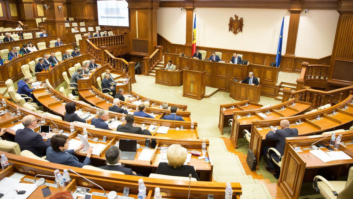 Sondaj IRI: Câtă încredere au cetățenii în politicieni și Guvernul condus de Ion Chicu (GRAFIC)