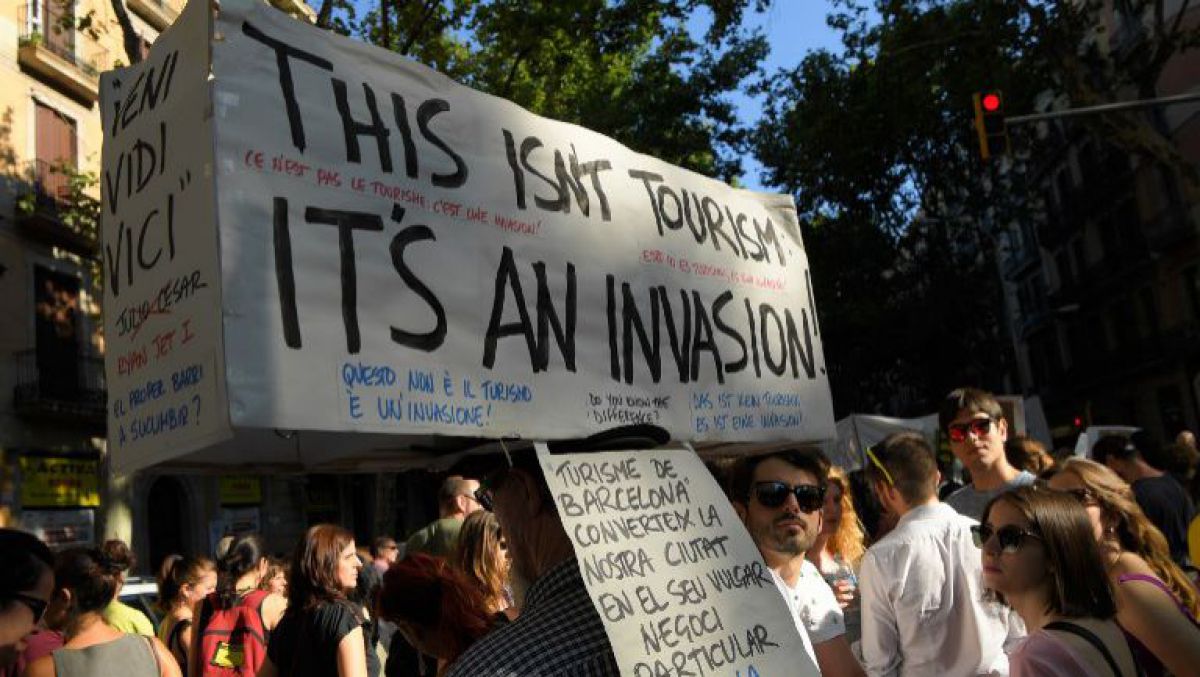 Spania a fost invadată de turiști. Localnicii organizează proteste