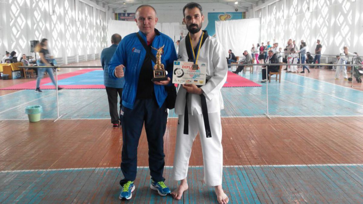 Sportivul Petru Cataraga a luptat cu o singură mână pentru trofeul Campionatului Ucrainei de Para-Taekwondo