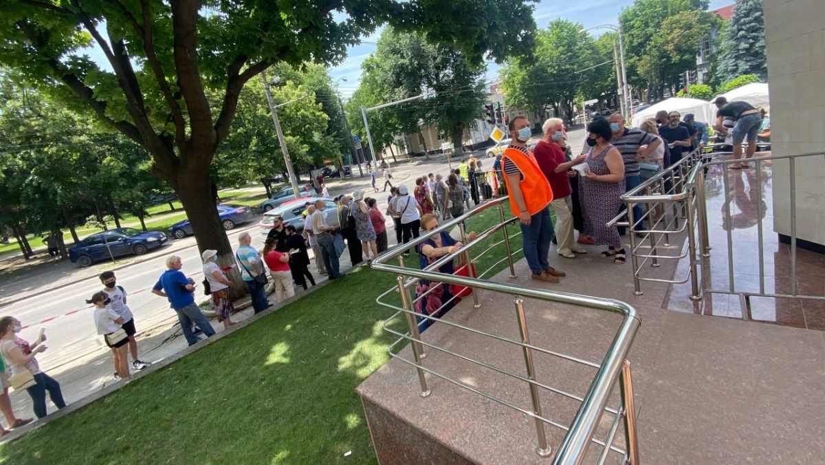 Sputnik-ul, ca pâinea caldă: Toate dozele repartizate capitalei, epuizate în câteva ore