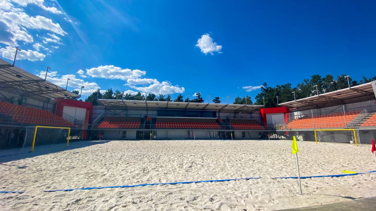 Stadionul de fotbal pe plajă din parcul „La Izvor”, gata în proporție de 95% (FOTO)
