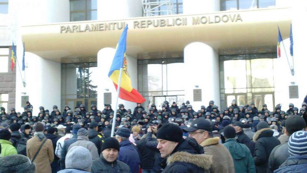 Stratfor: Pe fundalul protestelor, Republica Moldova în sfârșit a desemnat un Guvern 