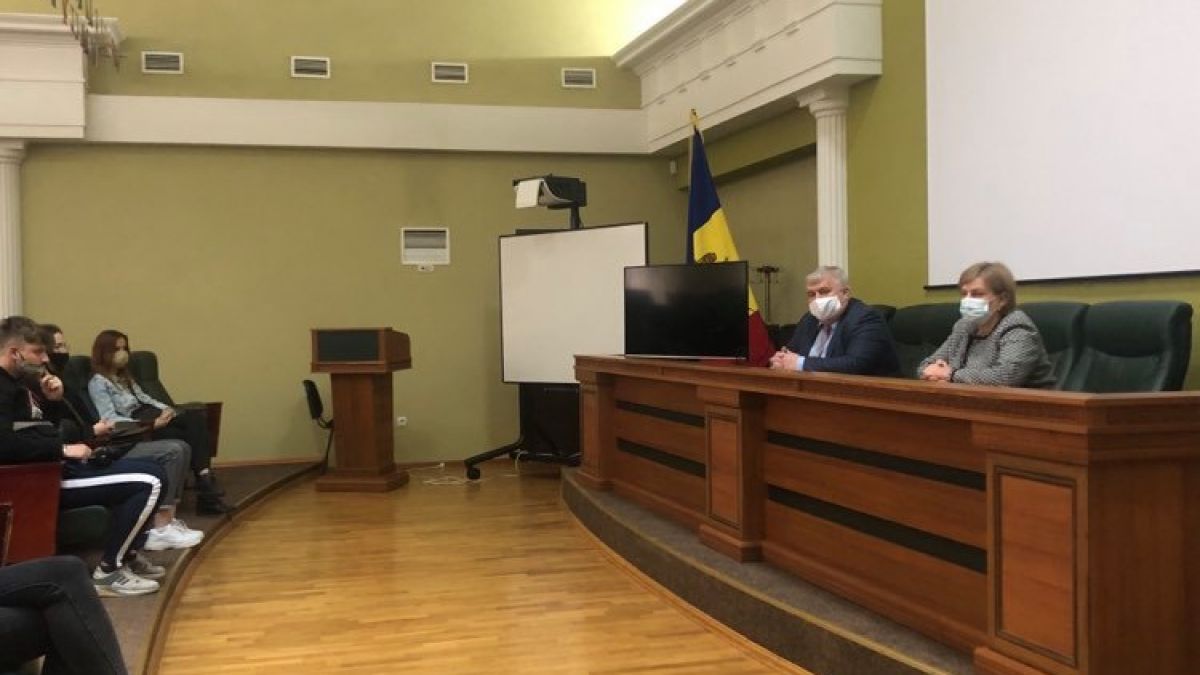 Studenții de la USM vor susține examenele în format online, după semnarea unei petiții și organizarea unui protest