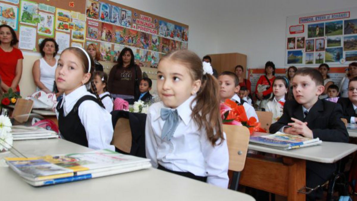 STUDIU. Elevii din orașe, școli private și cei educați de dascăli cu experiență, învață mai bine
