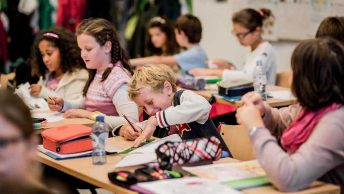 Studiu: Integrarea imigranților musulmani înregistrează progrese în Europa