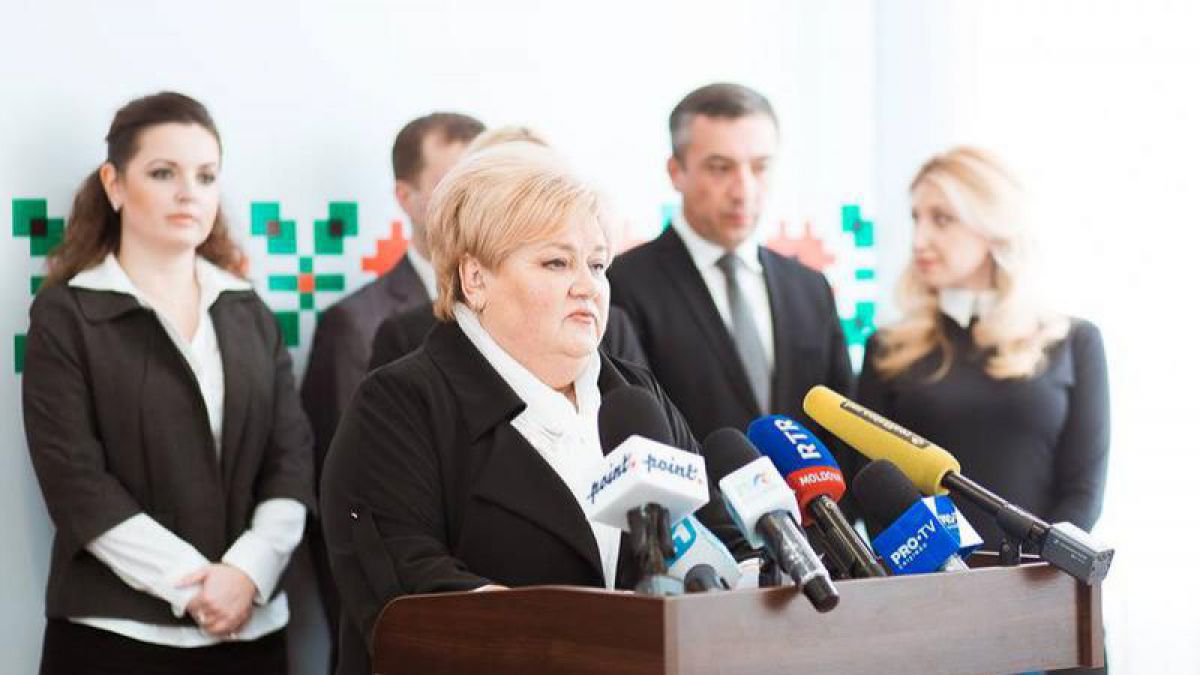 Susținătorii lui Shor se pornesc să protesteze contra posibilei excluderi a lui Apostolova din cursă