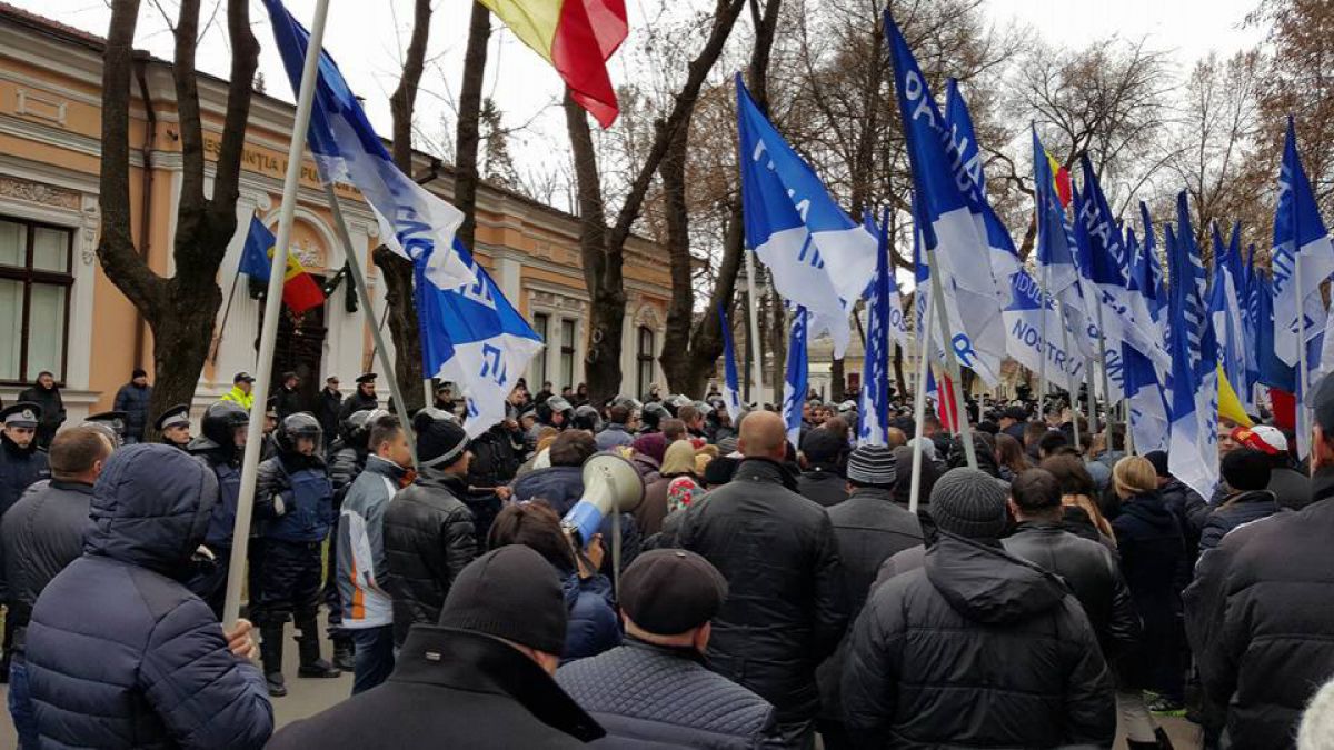 Susținătorii lui Usatîi au pichetat reședința președintelui Nicolae Timofti