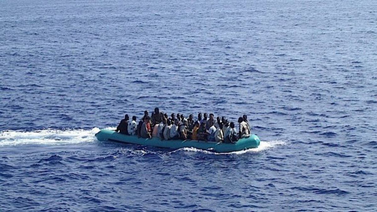Sute de imigranți salvați în Marea Mediterană și 12 corpuri au ajuns în coastele Italiene