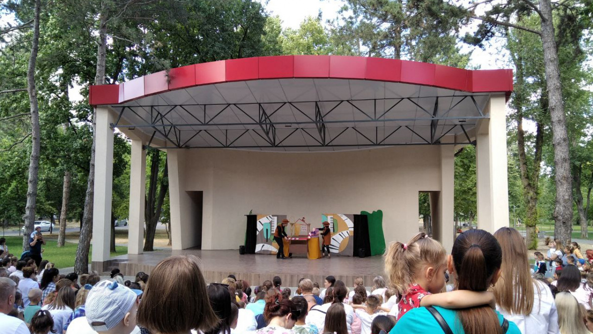 Păpuși, actori și muzică. În parcul Alunelul are loc primul Festival de Animație pentru Copii (FOTO)