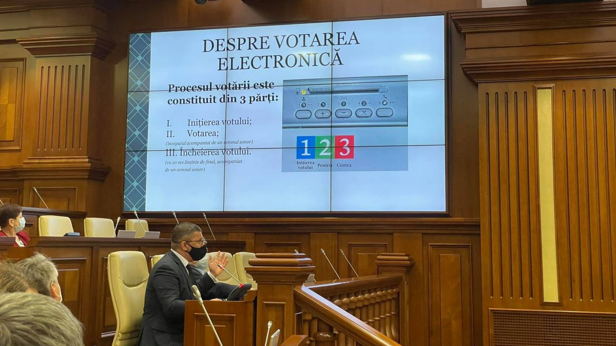 Tehnologiile au ajuns și în Parlament? Prima ședință a Legislativului cu aplicarea votului electronic (VIDEO)