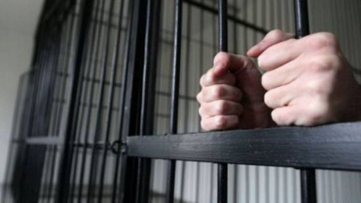 „Teroristul” din penitenciar, care a amenințat Primăria capitalei, primește încă un an și 4 luni de închisoare