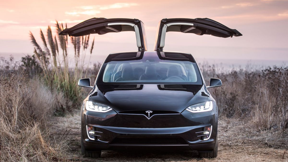 Tesla a modificat software-ul mașinilor după ce câțiva cercetători chinezi au preluat de la distanță controlul frânelor