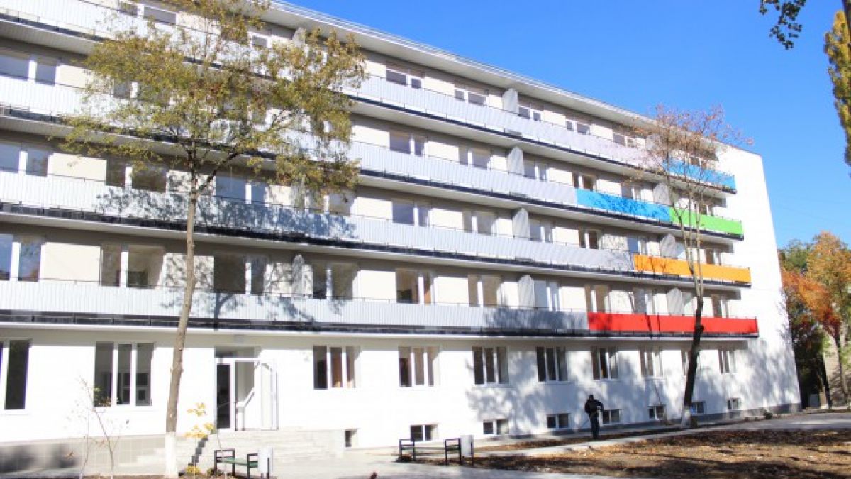 Test la COVID-19 sau certificate de la decan. Ce se întâmplă cu studenții care vor să revină în căminele studențești (DOC)