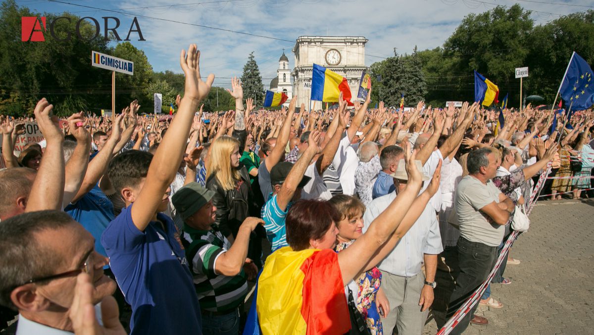 The Hill: Capturată de un cerc mic de oligarhi, Moldova stagnează economic