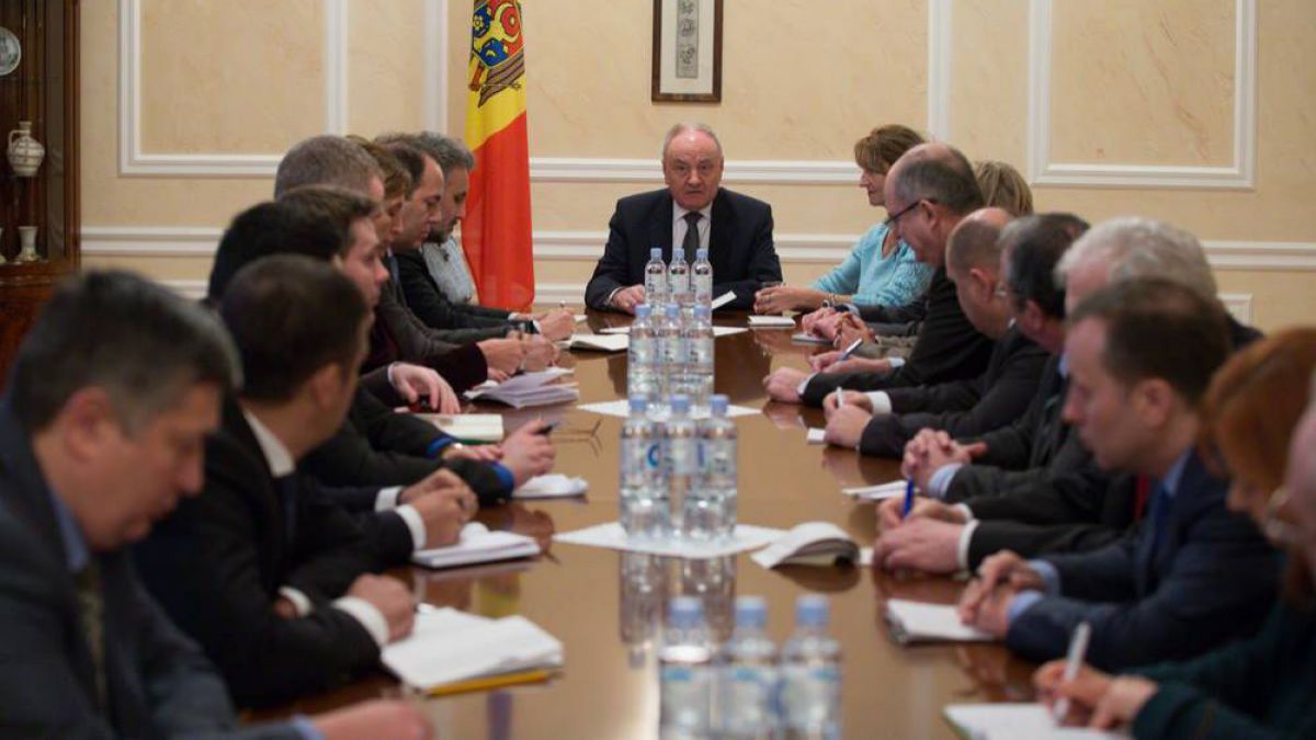 Timofti către ambasadori: Structurile oligarhice vor să deturneze vectorul european al țării