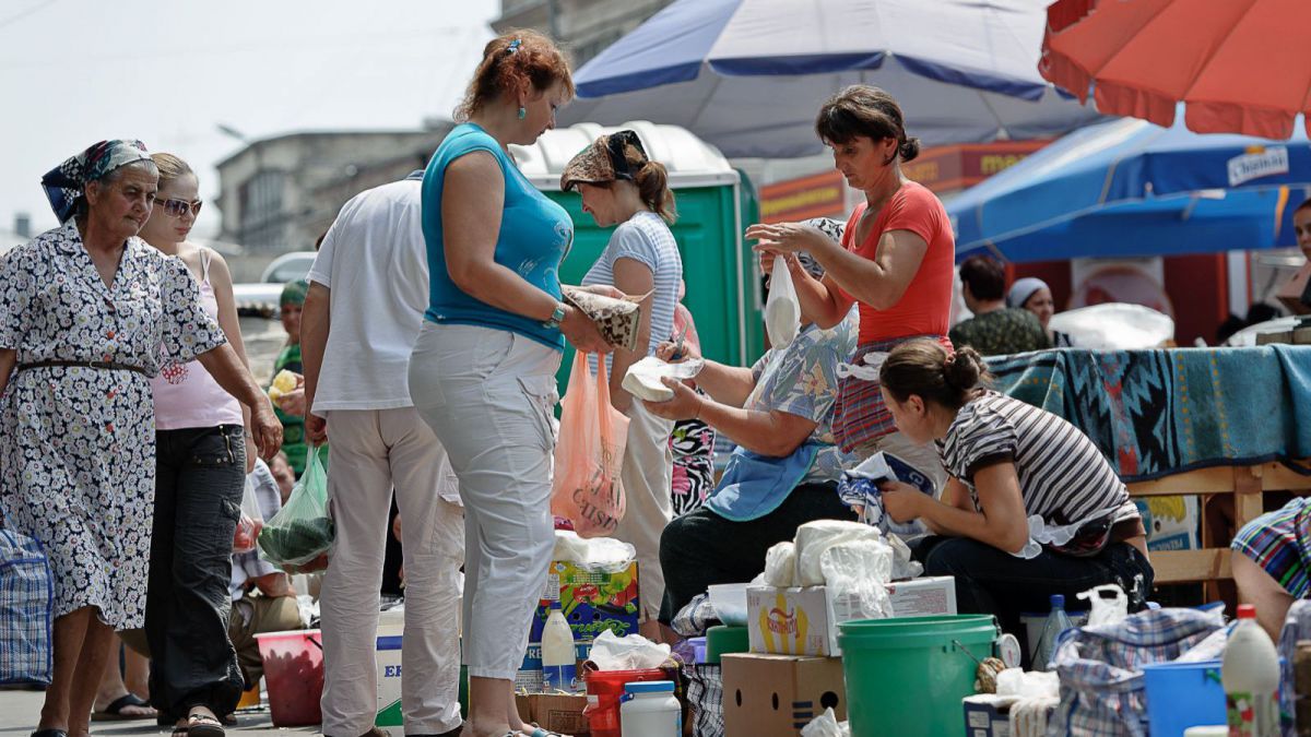 Comercianții care vând la tarabe și chioșcuri ar putea activa, în baza patentei, doar până în anul 2018