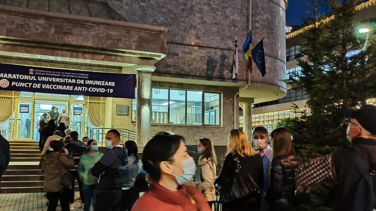 Peste 2 mii de persoane, vaccinate în 13 ore de maraton. Stocurile de Pfizer s-au epuizat de două ori, fiind suplinite cu 750, iar apoi cu 500 de doze