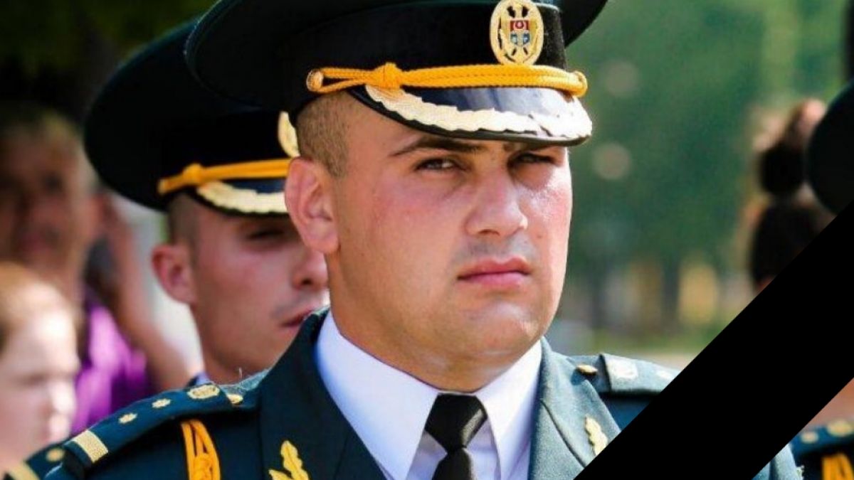 Toate garnizoanele militare au coborât drapelele în bernă în memoria locotenentului major Ivan Ciobănica