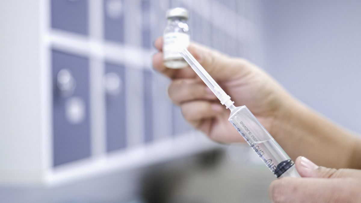 Toate țările UE vor fi aprovizionate cu vaccinul anti-COVID simultan. Iată categoriile de populație ce vor avea prioritate 