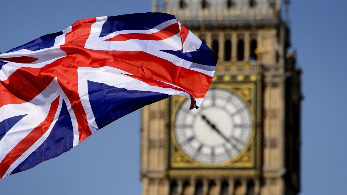 TOP cele mai bizare legi din Marea Britanie: E interzisă lansarea în aer a zmeului de hârtie