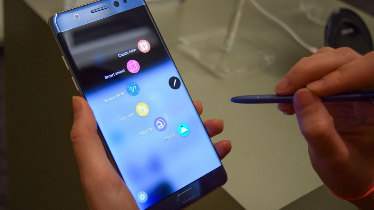 Toţi posesorii Galaxy Note 7 vor achita cu 100 dolari mai puțin pentru următorul telefon Galaxy