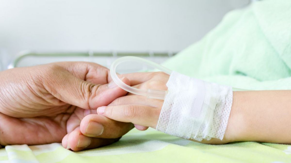 Tratament arhaic. Cinci copii din raionul Hîncești ar fi înghițit miere cu păduchi împotriva hepatitei A