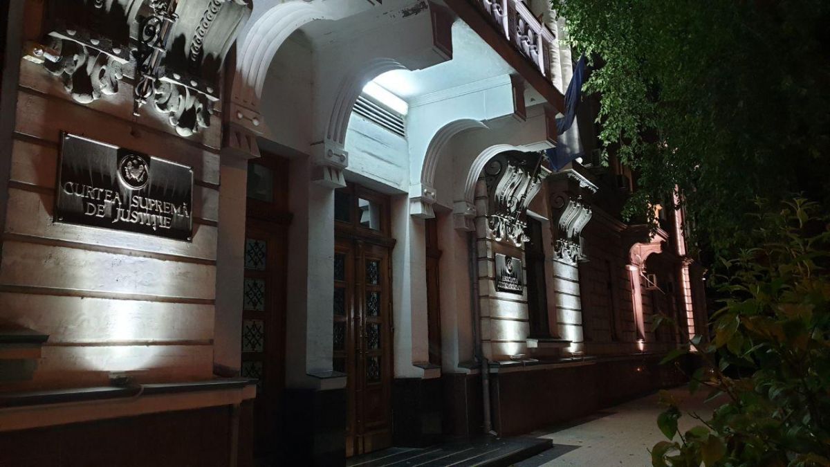 Trei clădiri istorice de pe străzile Pușkin și Bănulescu-Bodoni, printre care și CSJ, au fost iluminate decorativ (FOTO)