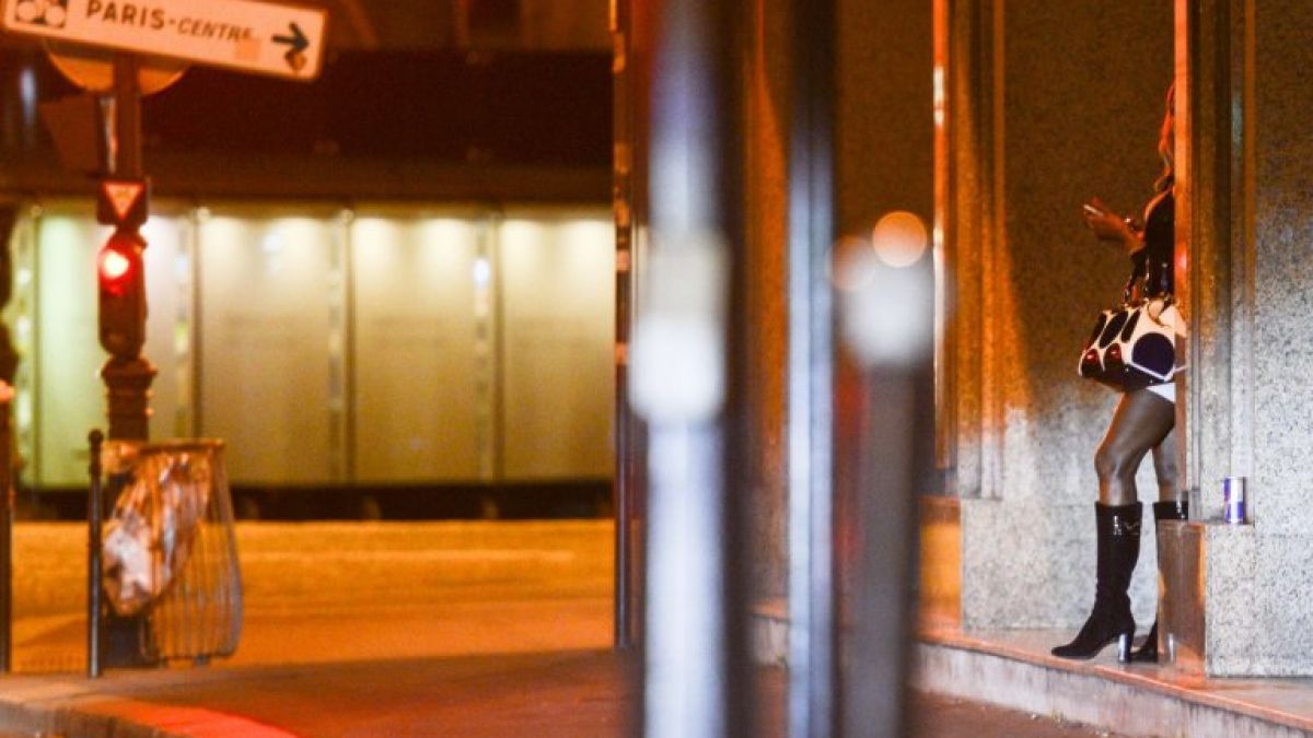 Trei moldoveni ar fi creat la Paris o rețea de prostituție. Unul dintre suspecți a fost reținut