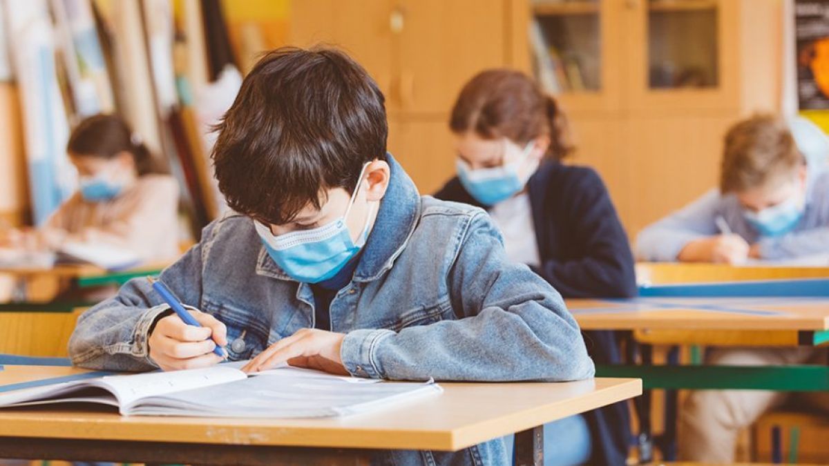 Trei școli și 12 grădinițe, plasate în carantină. Situația epidemiologică în sistemul de învățământ