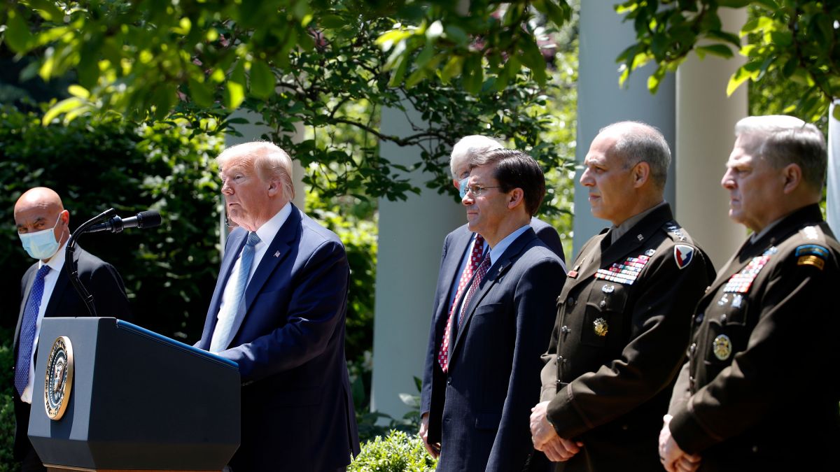 Trump promovează folosirea testelor rapide, în timp ce specialiștii le declară „inacceptabile”