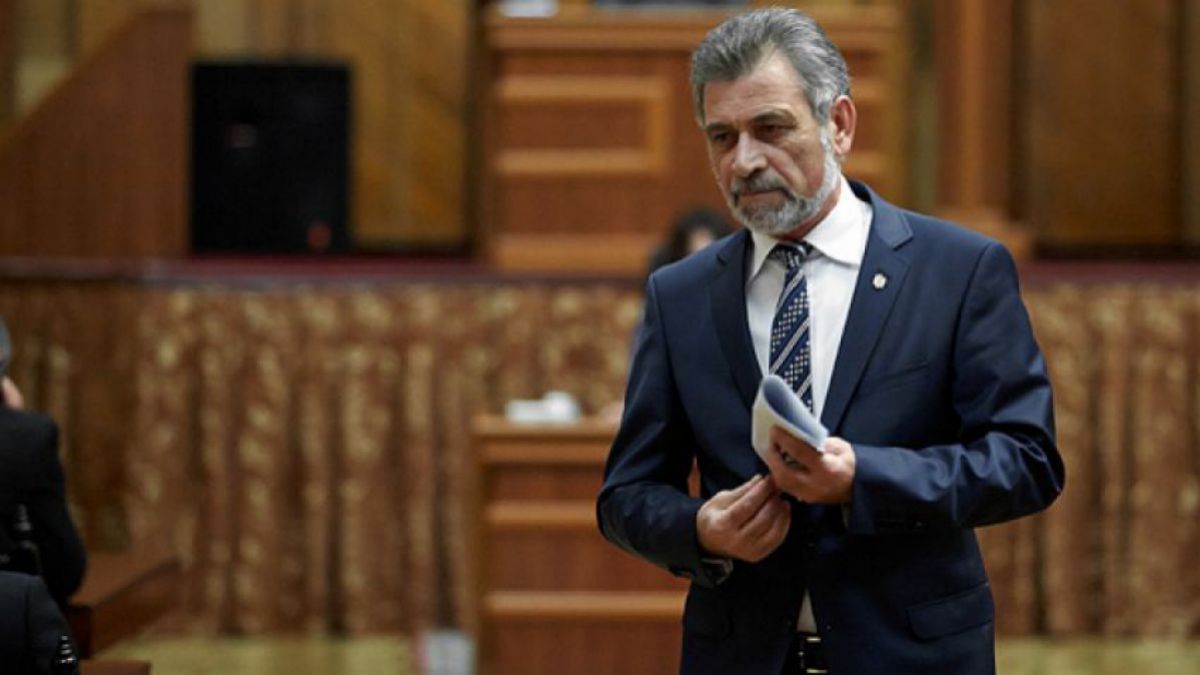 Tudor Deliu a strâns semnăturile pentru înregistrarea în cursa prezidențială. Listele au fost depuse la CEC