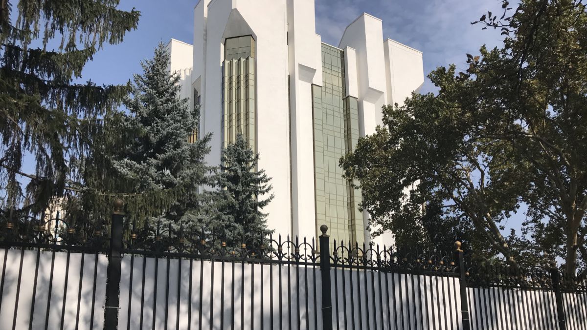 Turcii vor cumpăra și mobila pentru Președinția de la Chișinău. Dodon: „Am solicitat să ne ajute, ca să nu cheltuim bani de la buget”