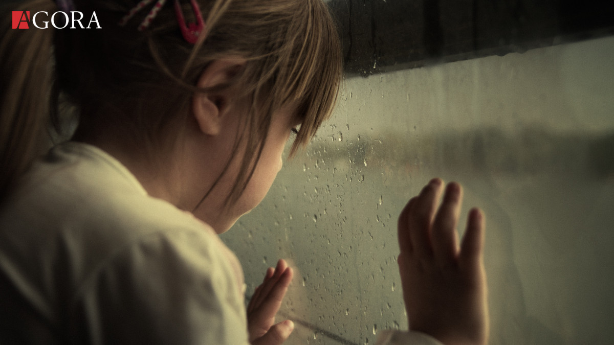 Ucraina simplifică procedurile de adopție a celor peste 17 mii de copii orfani din țară