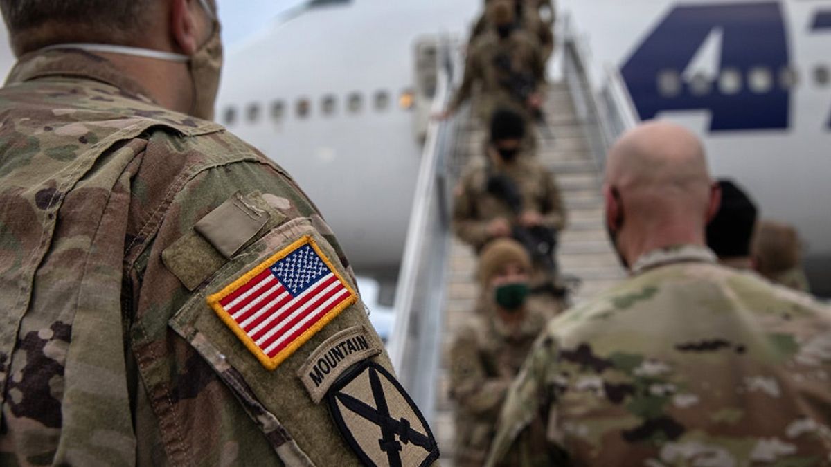 Ultimele avioane militare americane au părăsit Afganistanul, marcând sfârșitul celui mai lung război al Statelor Unite ale Americii