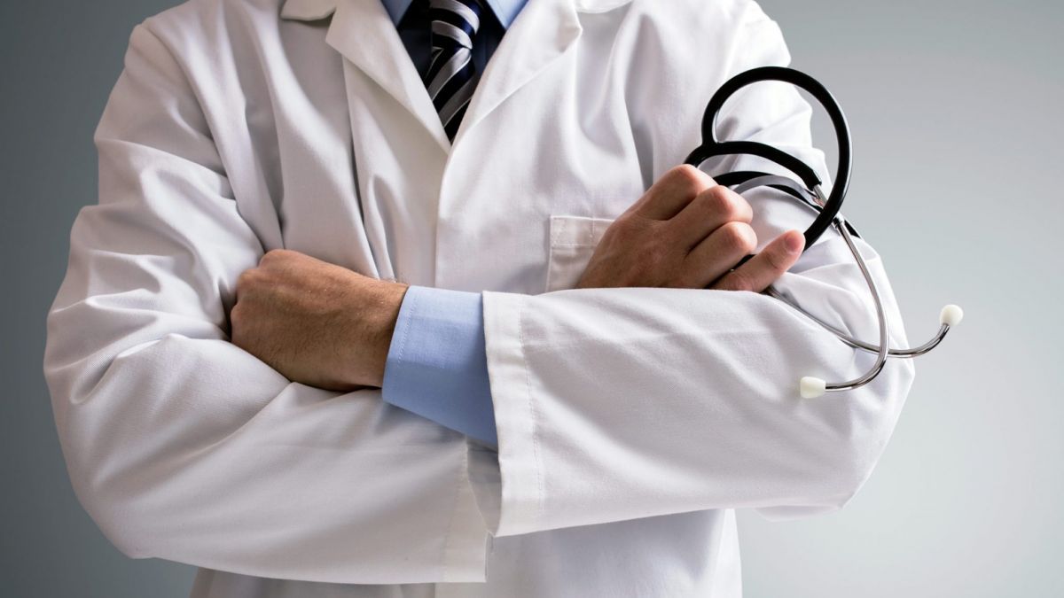 Un an de la decesul primului lucrător medical. Ministerul Sănătății aduce un omagiu eroilor în alb