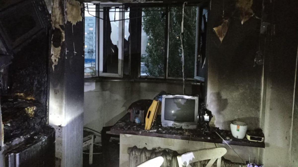 Un apartament de pe strada Ismail, cuprins de flăcări. Două echipaje de salvatori au stins arderea (FOTO)